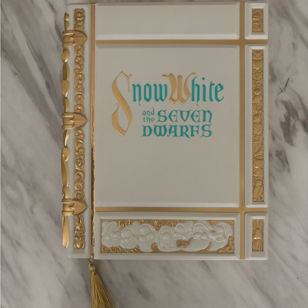 Disney Snow White and the Seven Dwarfs Decorative Book